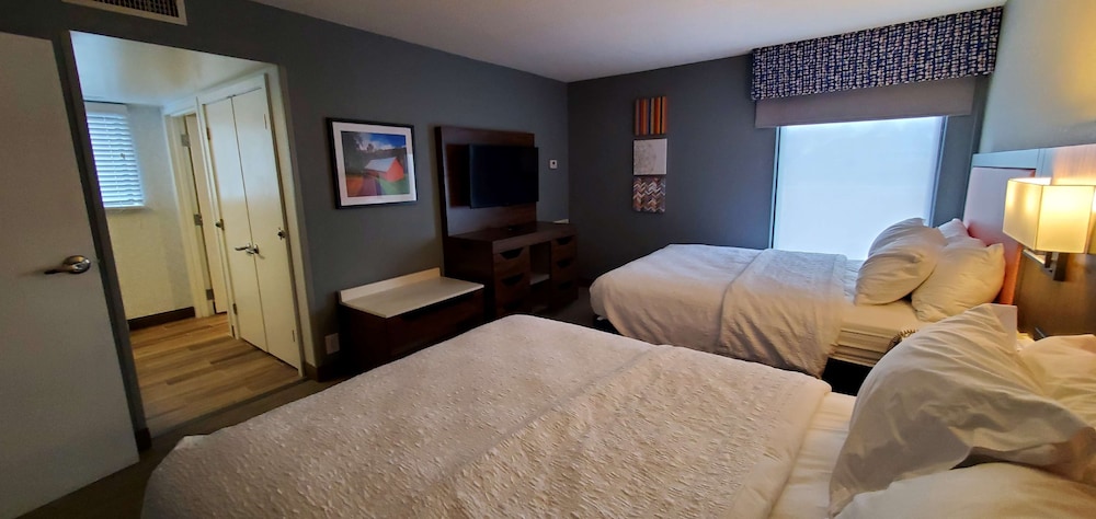 Hampton Inn Hillsville - photo 25
