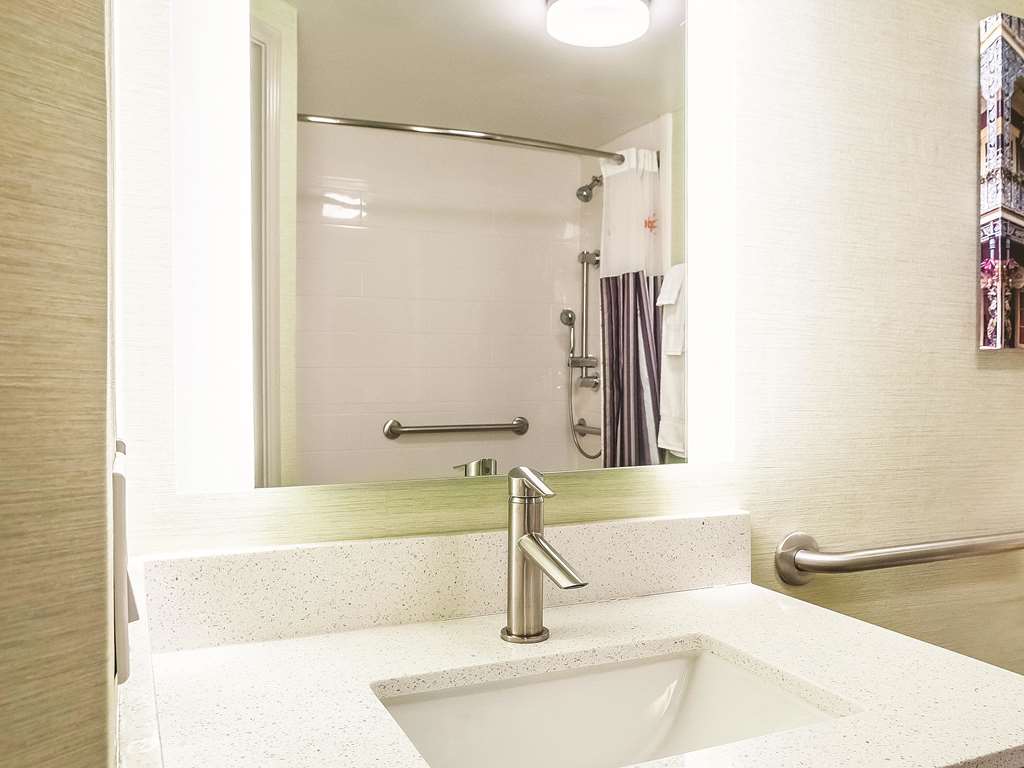 La Quinta Inn & Suites by Wyndham New Orleans Downtown - photo 31