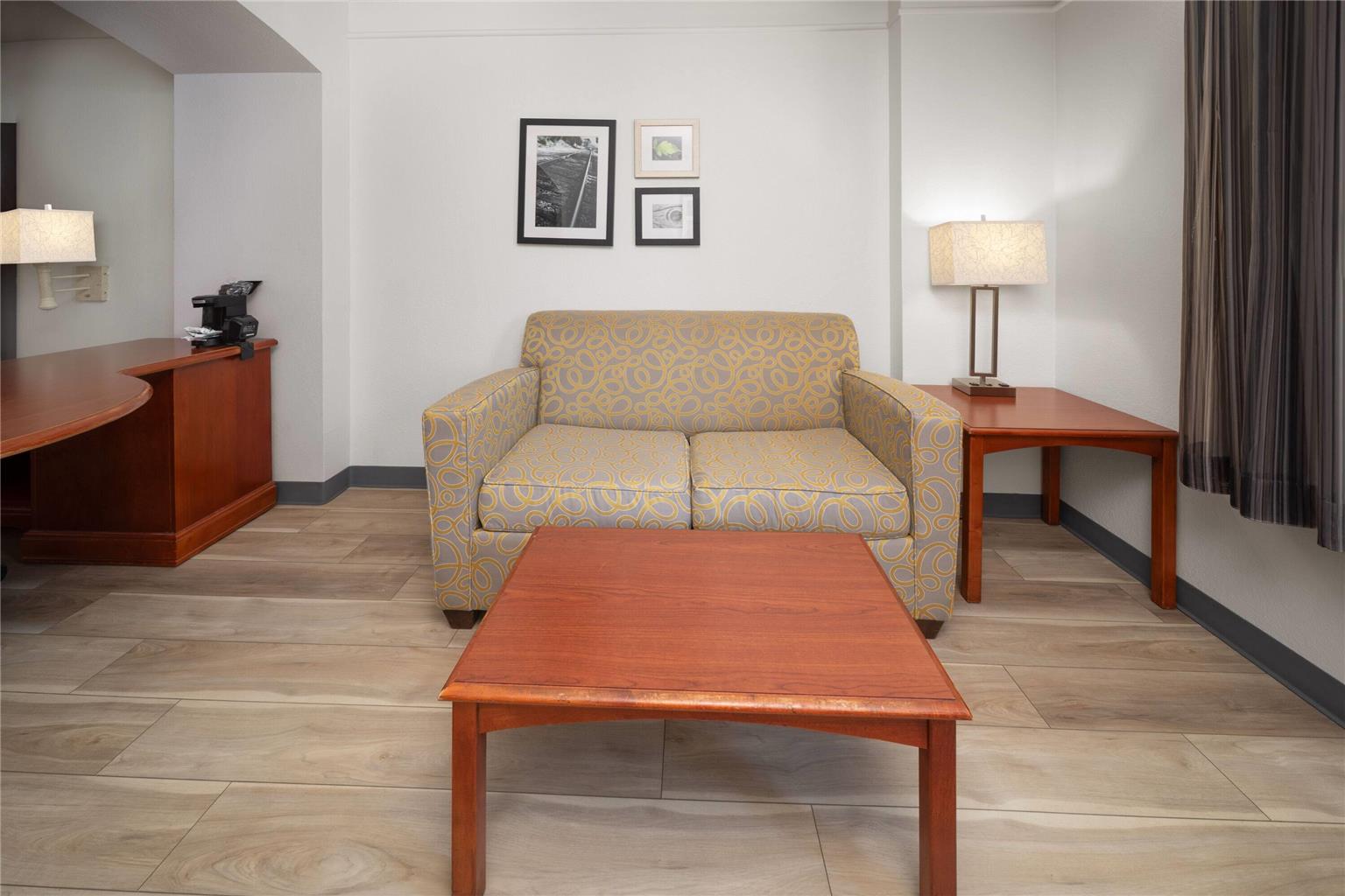 La Quinta Inn & Suites by Wyndham San Antonio Airport - photo 13