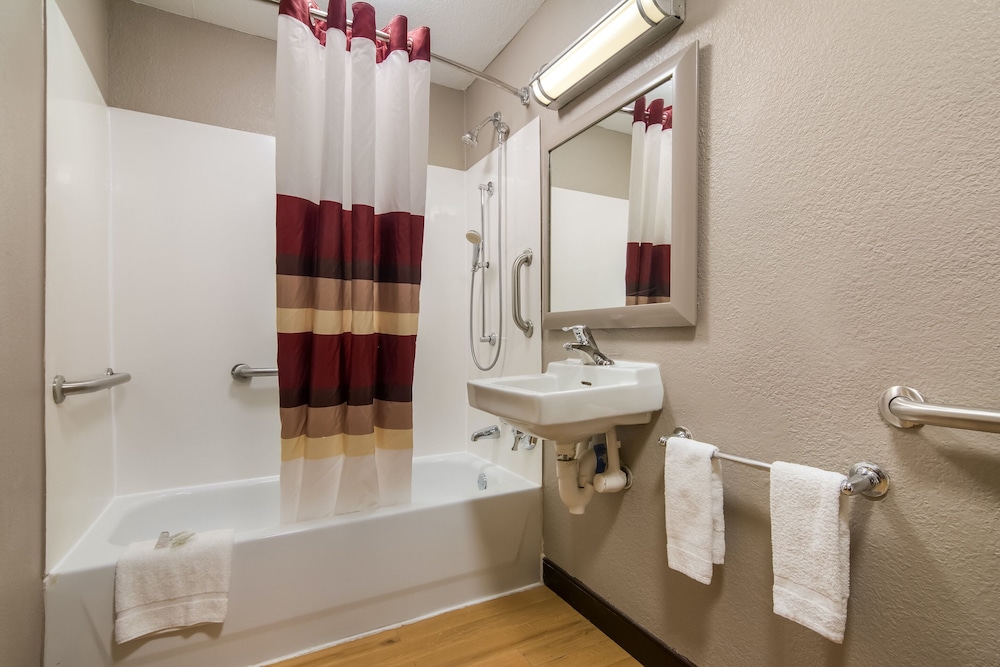 Red Roof Inn Durham Triangle Park - photo 21