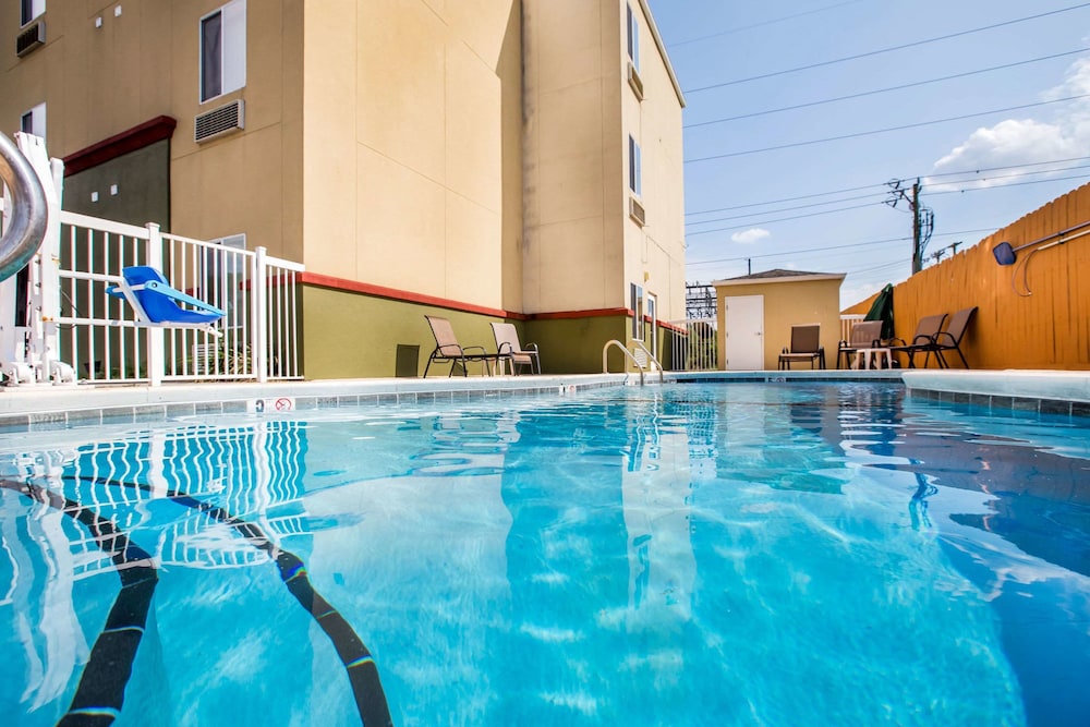 Econo Lodge Valdosta - photo 22