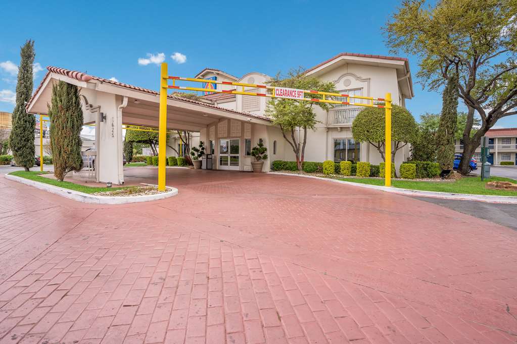 Motel 6 Dallas TX Market Center - photo 11