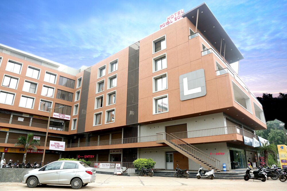 Hotel Royal Square — hotel in Nadiad