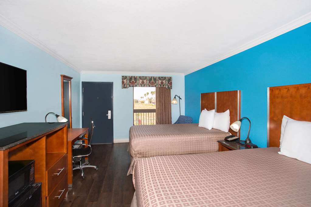 Days Inn by Wyndham Florida City - photo 11