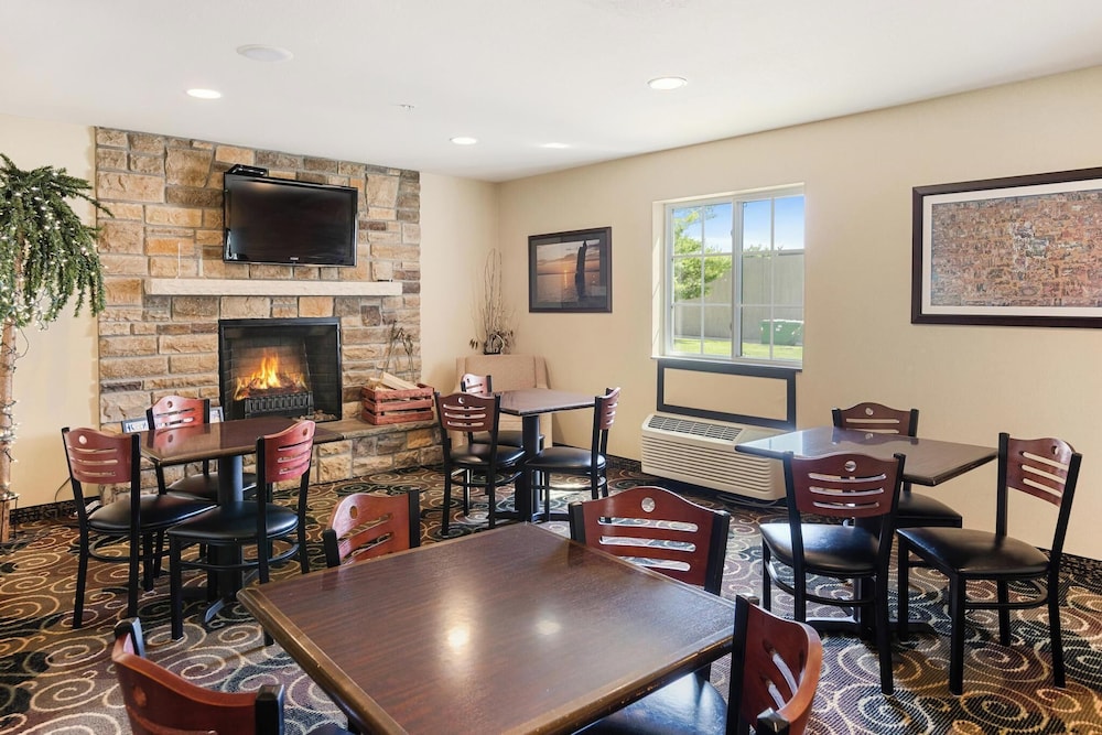 Cobblestone Hotel & Suites Knoxville - photo 40