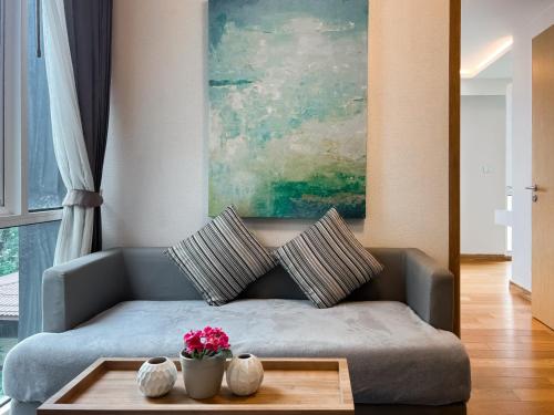 Expansive Premier 1BR Ultra Fast Wifi Phrom Phong
