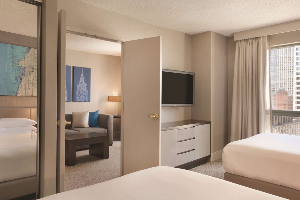 Hilton Chicago Magnificent Mile Suites - photo 13
