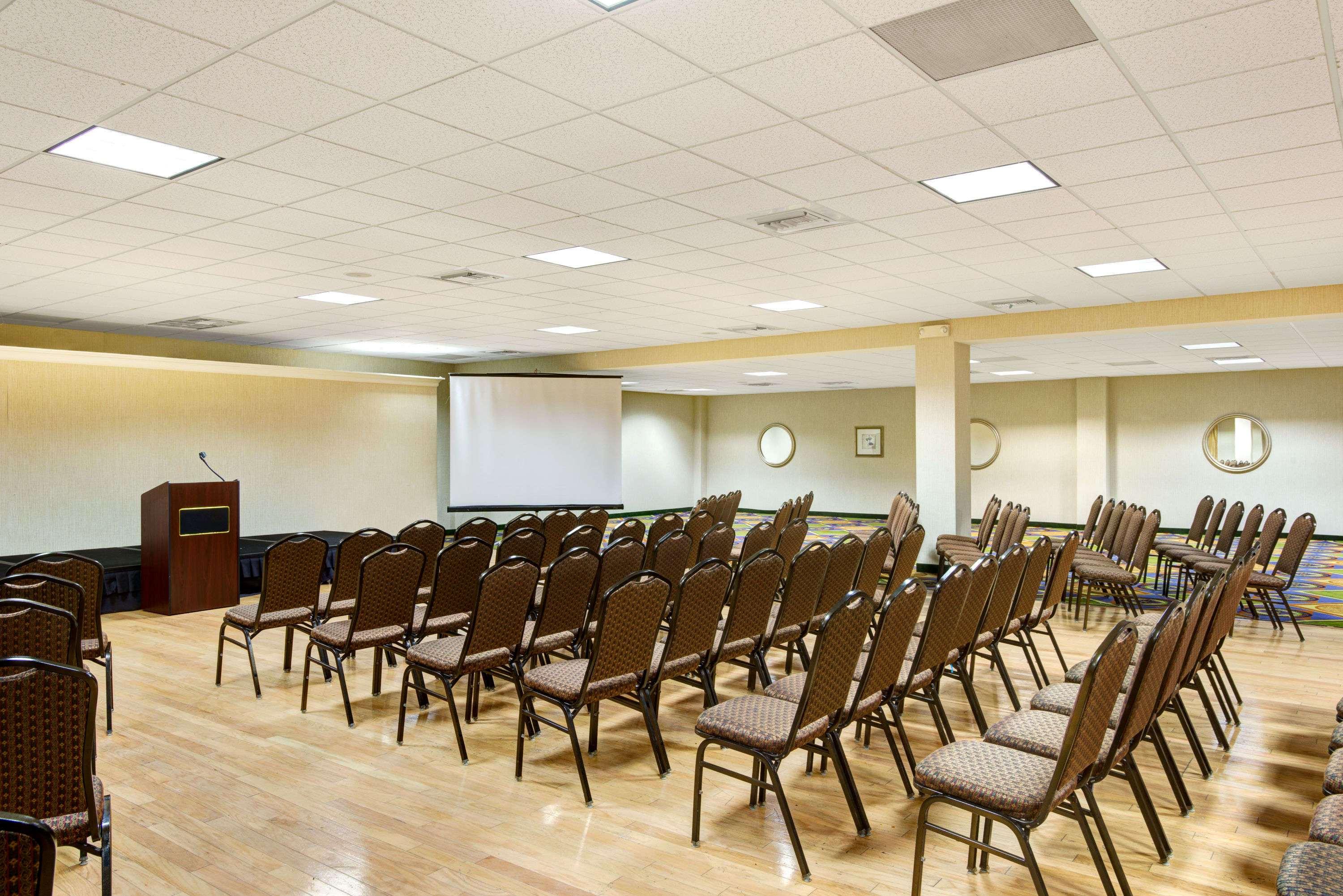 Methuen Inn and Conference Center - photo 18
