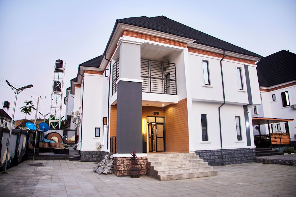 De Mipos Luxury Suites - carbon neutral hotel in Abuja