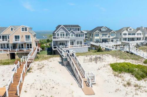 Dunecrest by Rove Travel Oceanfront with Heated Pool — hotel in Westhampton Beach