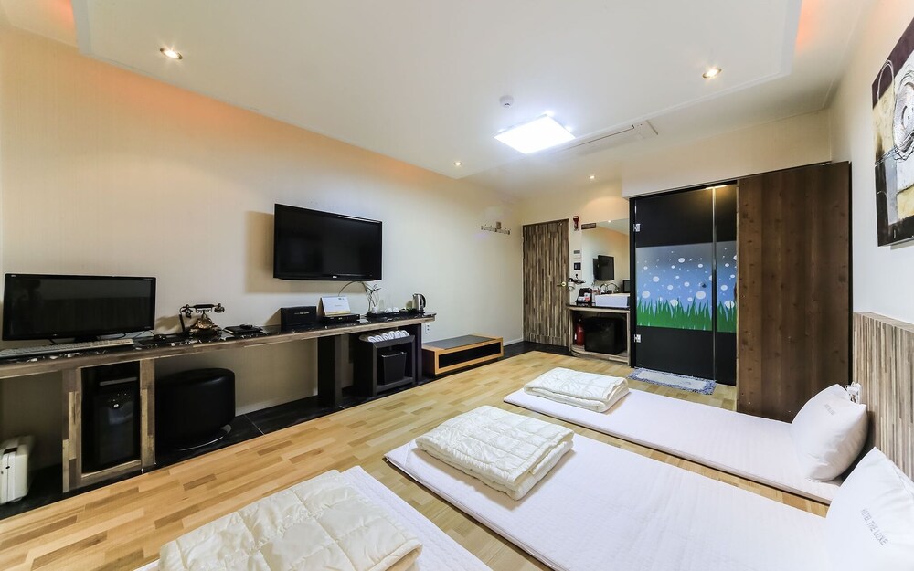 The Lux Tourism Hotel Geoje — hotel in Changwon