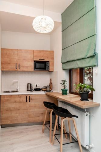 Heart of Tbilisi: 3 Apts w Balcony By Wehost