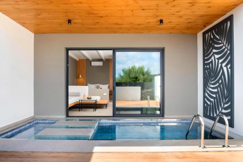 Canes Suites Private Pool — 4-Star Luxury Hotel in Ayios Nikolaos, Greece
