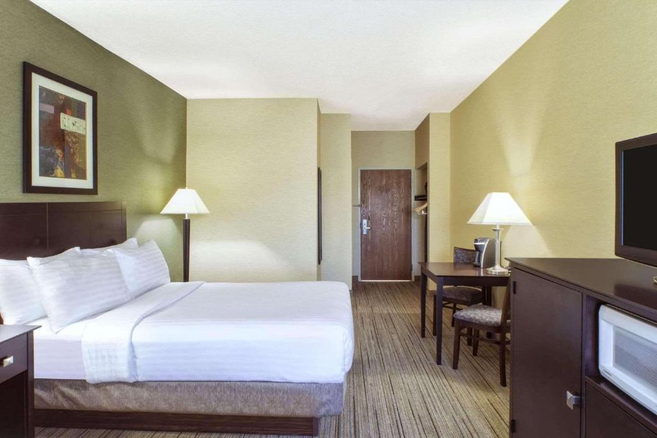 Country Inn & Suites by Radisson Benton Harbor St. Joseph MI - photo 17