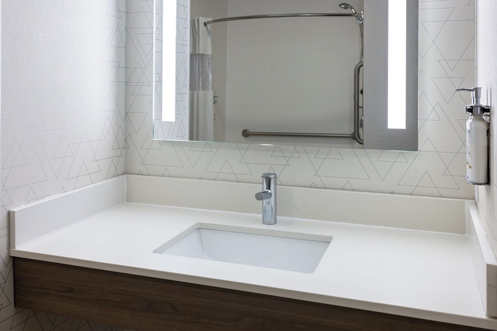Holiday Inn Express Hotel & Suites Freeport by IHG - photo 12