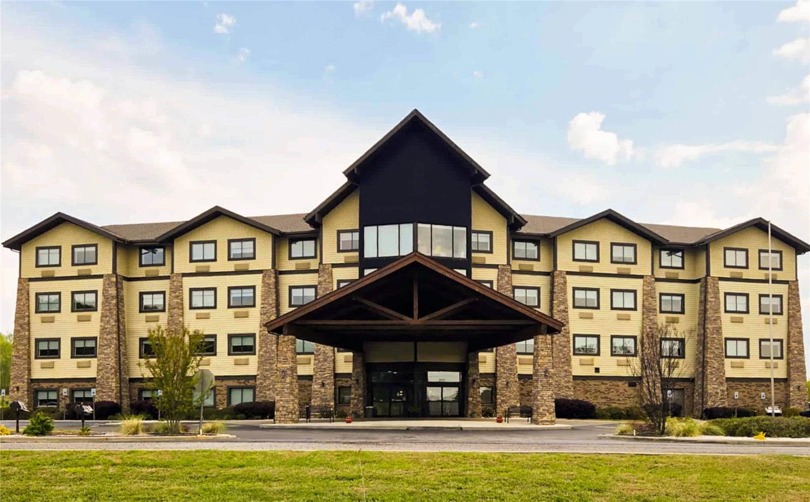 Comfort Inn and Suites Near Lake Guntersville — hotel in Scottsboro