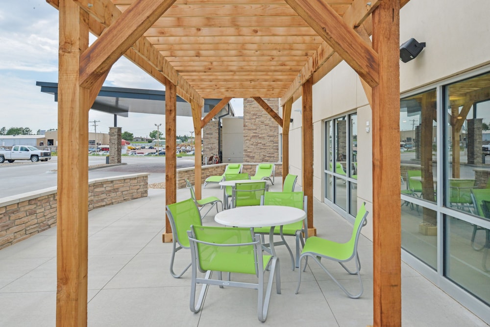 Holiday Inn Express & Suites Chadron by IHG - photo 25