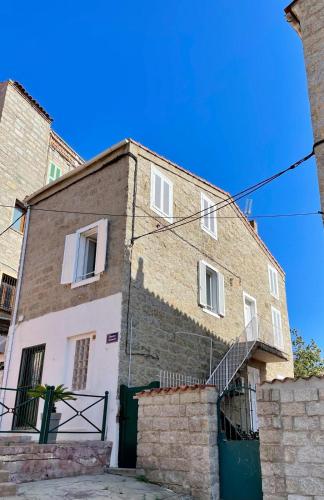 Duplex En Plein Centre — Propriano
