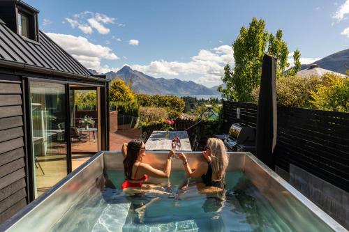 Mountain Utopia — 4-Star Luxury Hotel in Queenstown, New Zealand