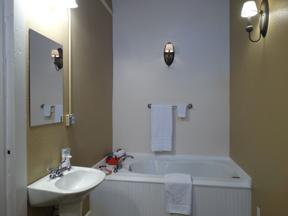 Davie School Inn - photo 39