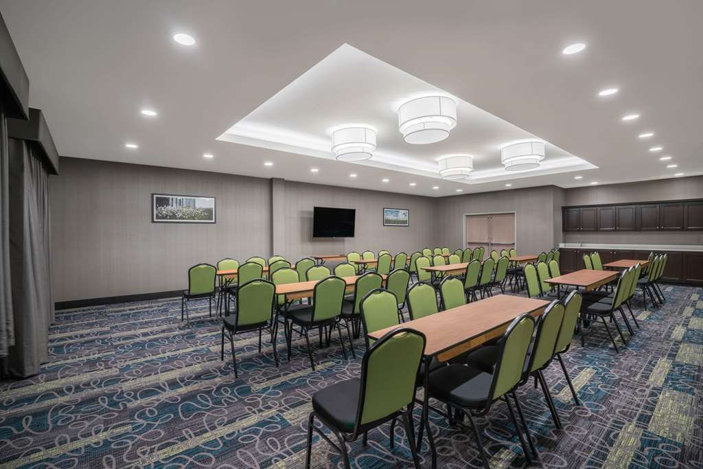 La Quinta Inn & Suites by Wyndham West Memphis - photo 25