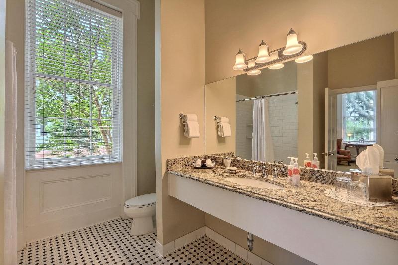 The Presidents Quarters Inn - photo 49