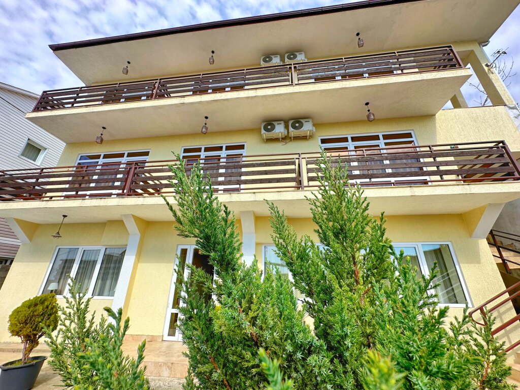 GardenBerry Hotel