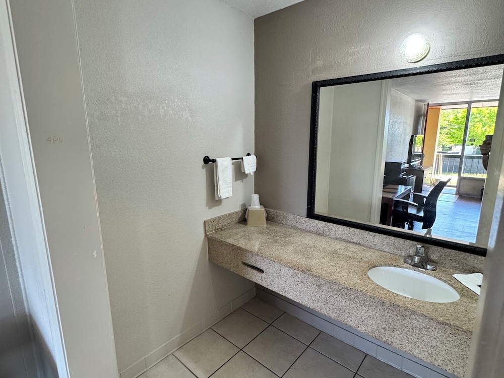 Budgetel Inn Phenix City - photo 20