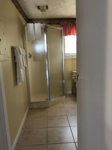 Exit 5 Motel and Cottages - photo 107