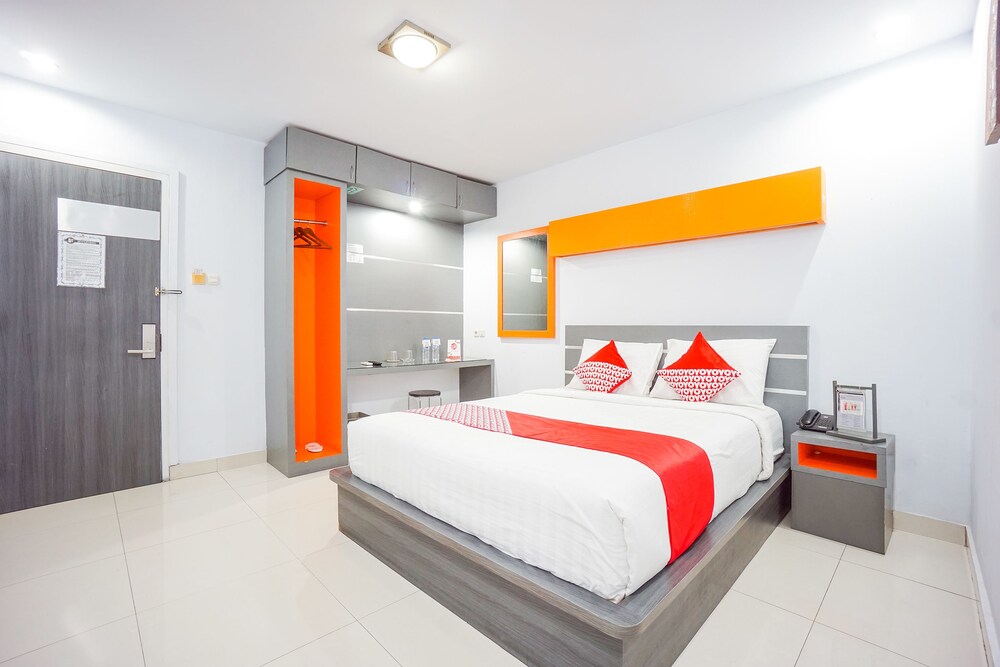 OYO 955 Hotel Boulevard in Manado, Indonesia