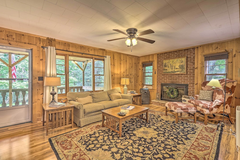 Near Hiking Roaring Gap Retreat With Fire Pit — Sparta