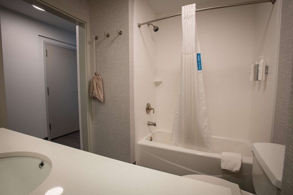 Hampton Inn Seaford - photo 25