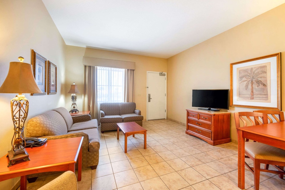 Clarion Inn Ormond Beach at Destination Daytona - photo 11