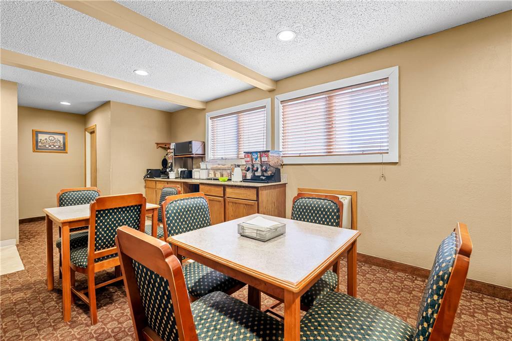Super 8 by Wyndham Blue Earth - photo 10