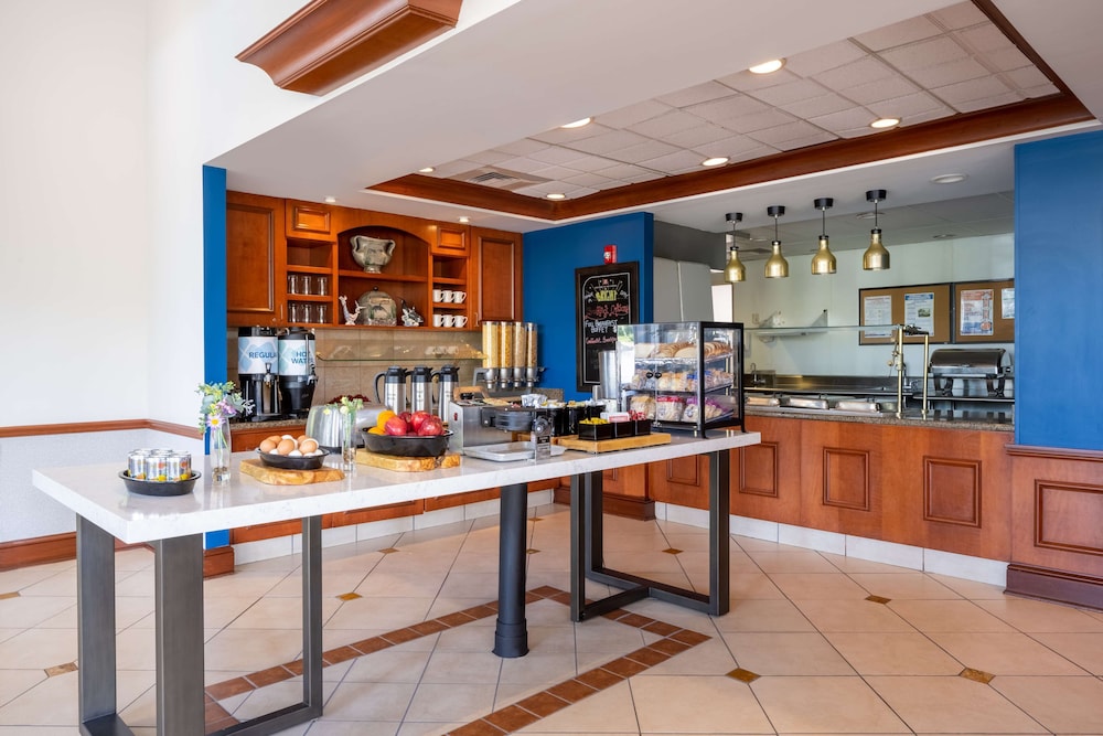 Hilton Garden Inn Mystic Groton - photo 13
