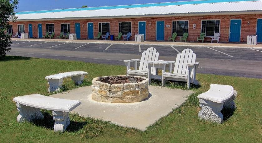 Shark Reef Resort Motel & Cottages - last minute hotel in Port Aransas