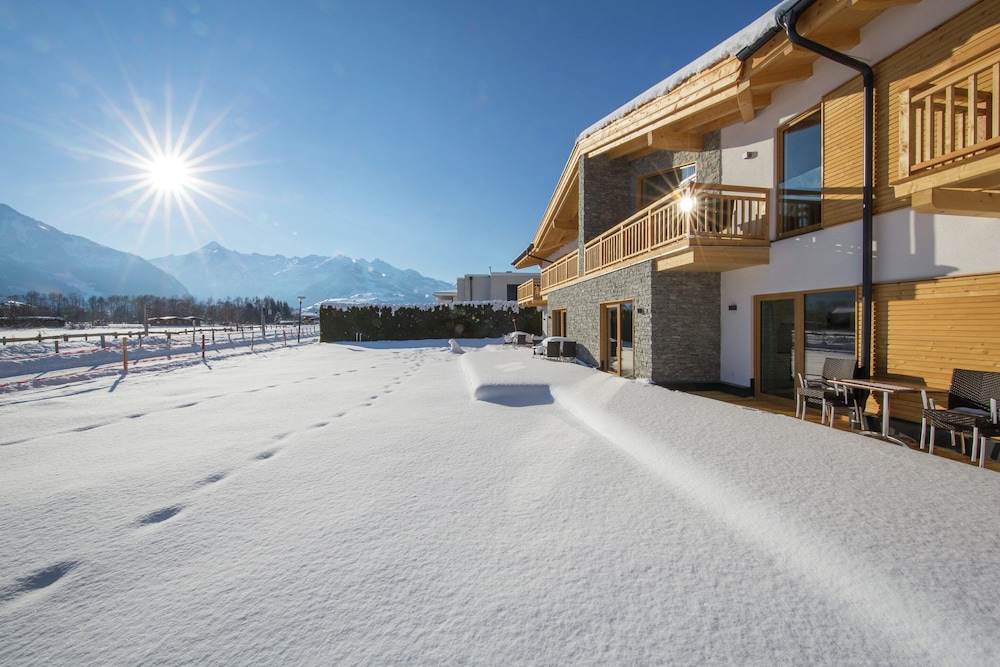 Charming Apartment Near Ski Area in Zell am See — 4-Star Luxury Hotel in Zell Am See, Austria