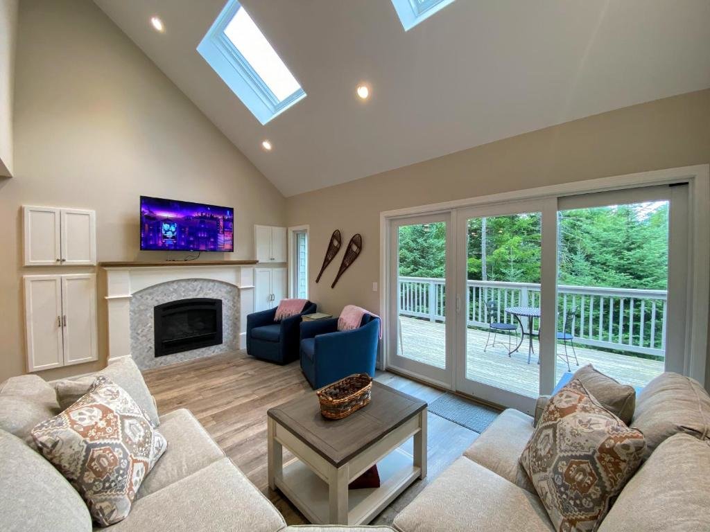 R7 Ski in Ski out Bretton Woods Townhome on 2 mile home trail Mt Washington views — 4-Star Luxury Hotel in Carroll, United States