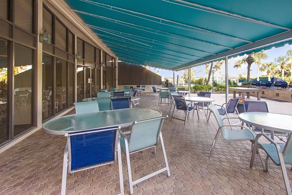 Harbor Towers 4th Fl Pool & Bay Views End Unit - photo 40