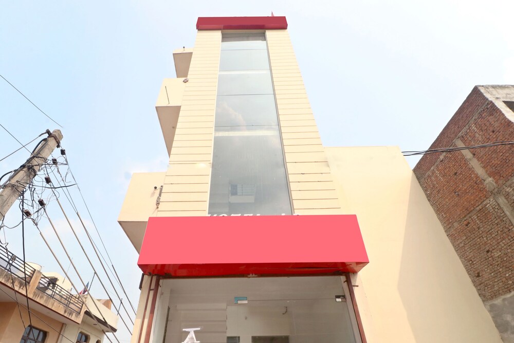 Oyo 22097 Hotel Jd in Basi, India