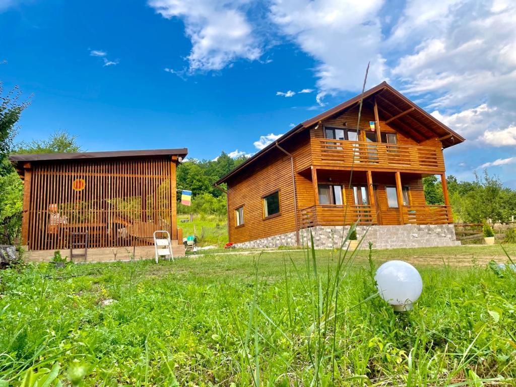 Cabana din Livada Călimănești — 4-Star Luxury Hotel in Salatrucel, Romania