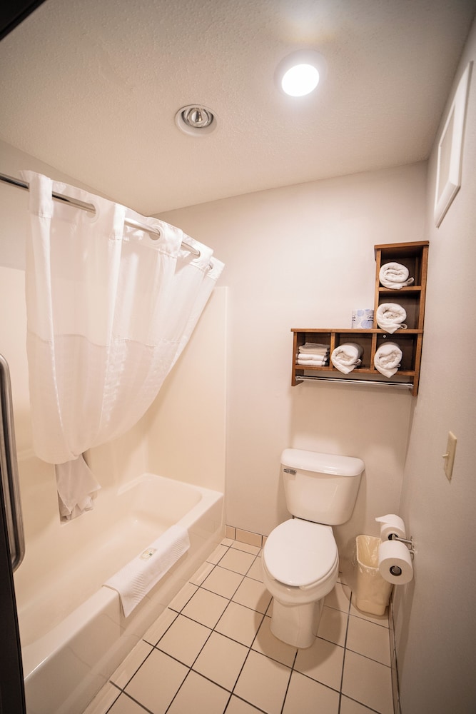 Quality Inn & Suites Watertown near Prairie Lakes Ice Arena - photo 57