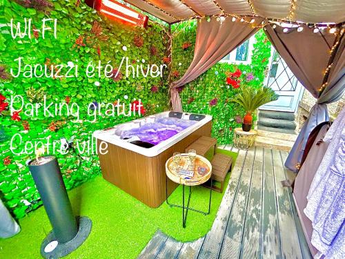 La Lover S Jungle in Pont-Sur-Yonne, France