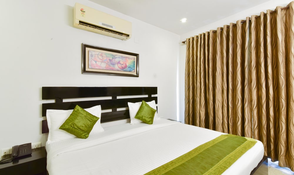Treebo Corporate Plus DLF Phase 3 - last minute hotel in Gurgaon