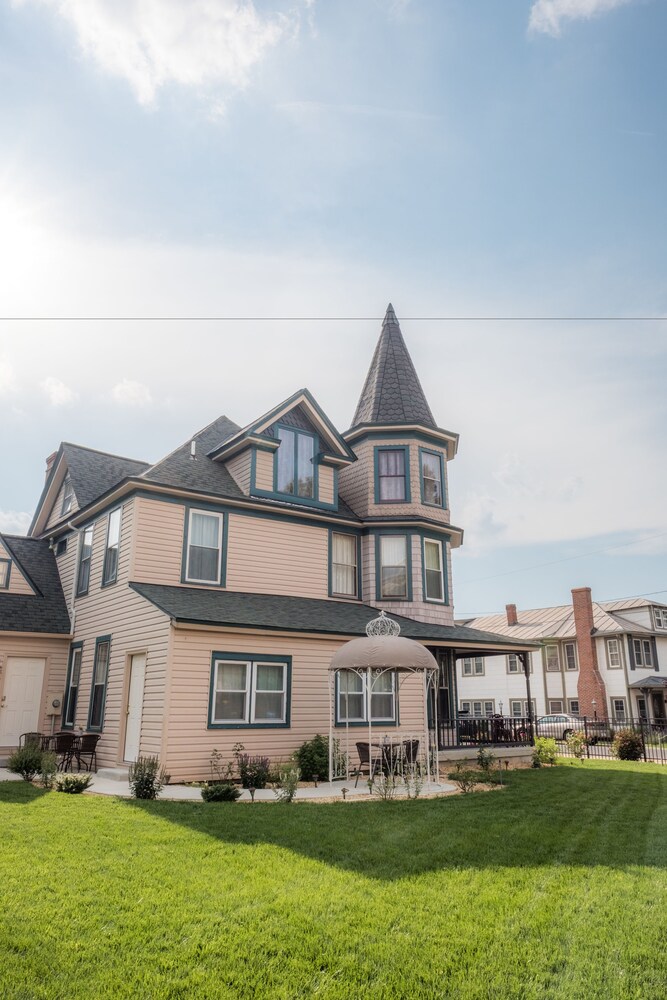 Dennison Street Inn Bed & Breakfast - photo 40