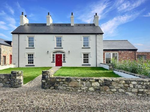 The Farmhouse at Corrstown Village — 4-Star Luxury Hotel in Portrush, United Kingdom