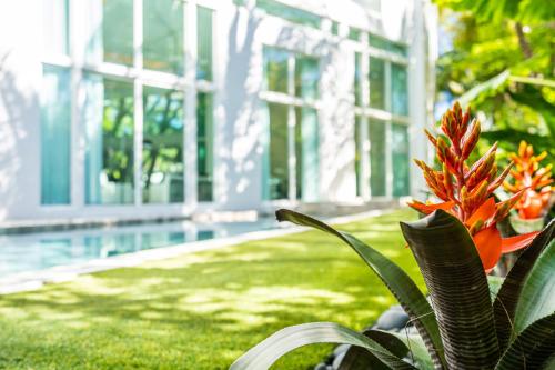 Villa Loggia Oasis Luxurious 6BD 7BA with Resort Style Pool - photo 31