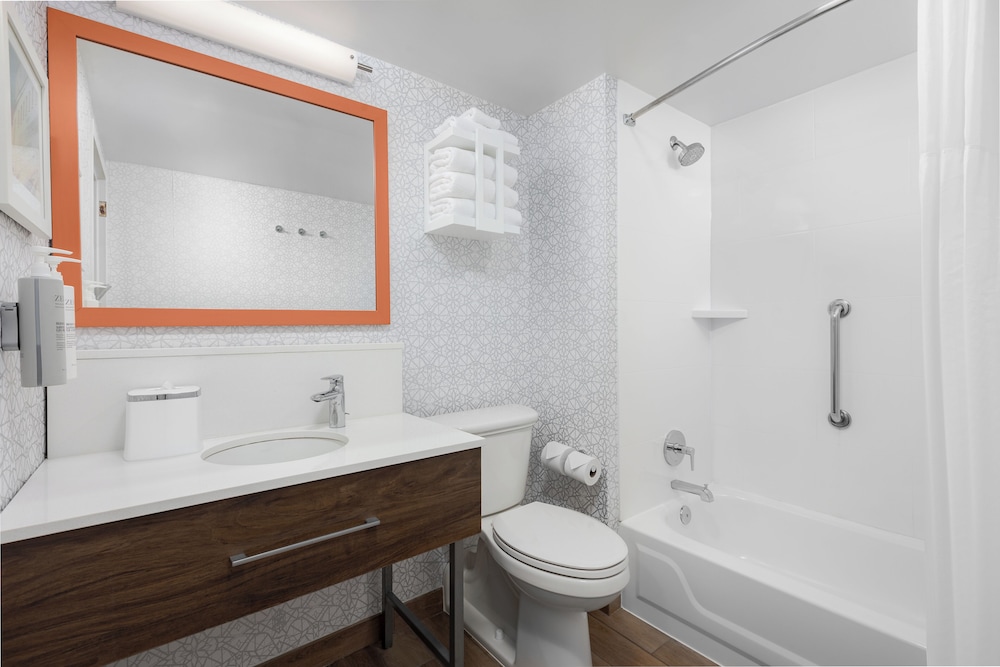 Holiday Inn Express & Suites Cincinnati Riverfront by IHG - photo 37