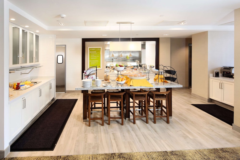 Hilton Garden Inn Reagan National Airport - photo 33