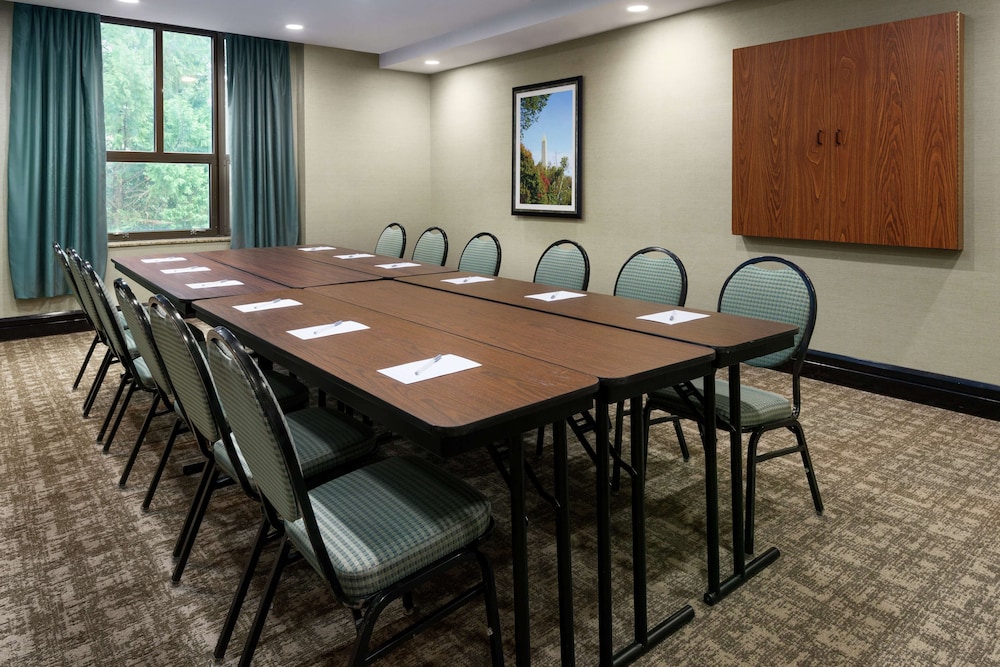 Hampton Inn & Suites National Harbor Alexandria Area - photo 30